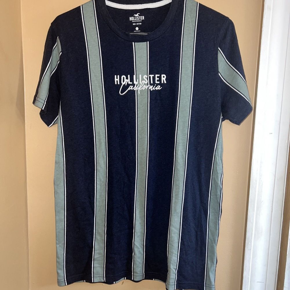 Hollister Men's Graphic (striped) T-Shirt - Size S